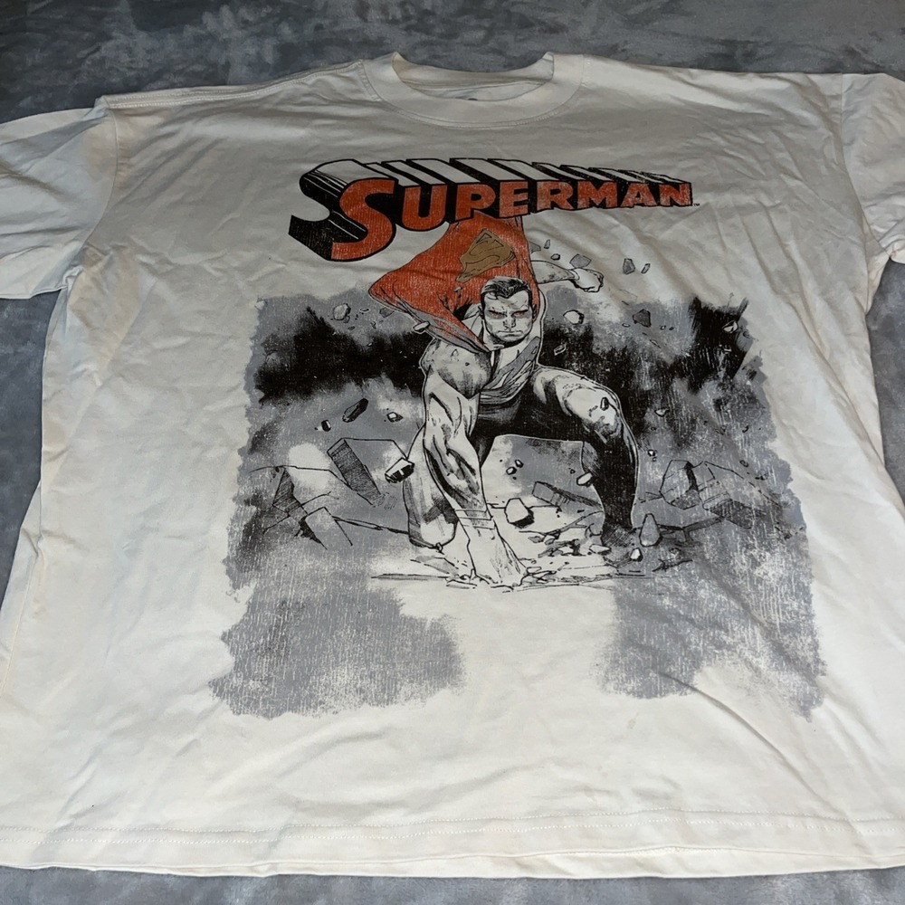 Superman T-Shirt Mens Medium Logo Front Off White New